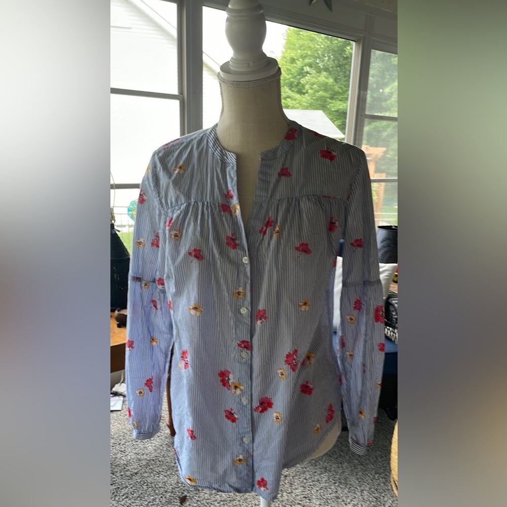 Great floral pattern light cotton shirt from Old Navy